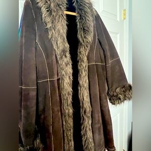 Brown suede coat so warm (Faux fur inside) and stylish